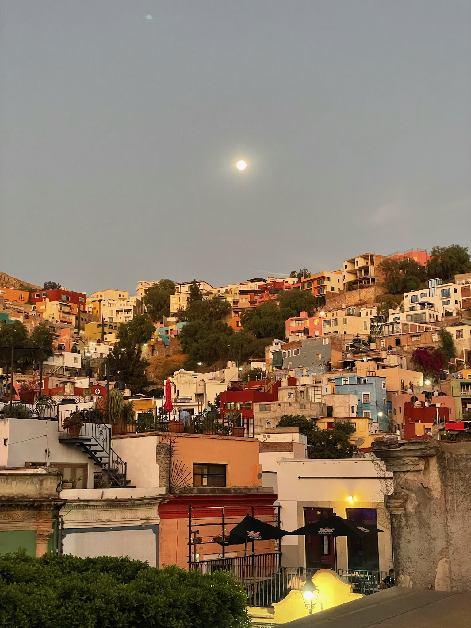 Meksikansk fjellside ved solnedgang